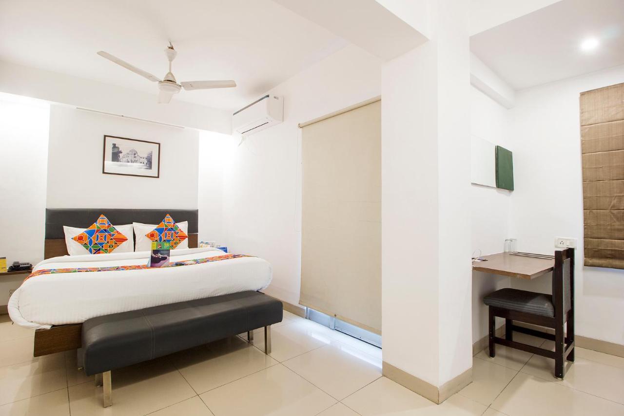 Fabexpress Kalyan - Nr Dairy Dan Circle Hotel Vadodara Buitenkant foto